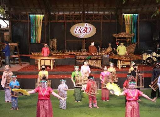 saung angklung ujo