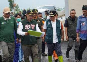 bupati-bandung-akan jalani-strategi-tangani-luapan-air-selokan-masuk-ke-dalam-ruangan-rsud-bedas-kertasari