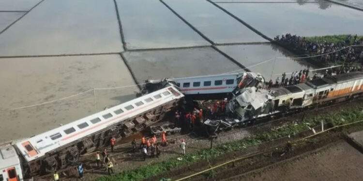 Kronologi-Kecelakaan-Kereta-Turangga-dengan-Kereta-Bandung-Raya-di-Cicalengka