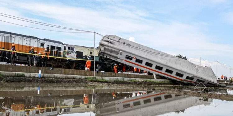 Pakar Dorong Pemerintah Bangun Double Track Untuk Cegah Tabrakan Kereta Api Lokal Bandung