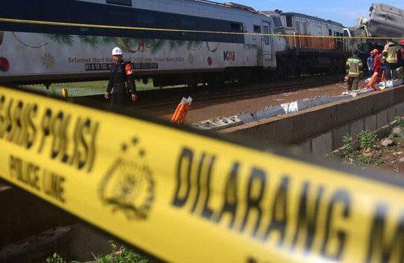 Tabrakan-KA-Bandung-Raya-dan-KA-Turangga-di-Cicalengka---3-Orang-Meninggal