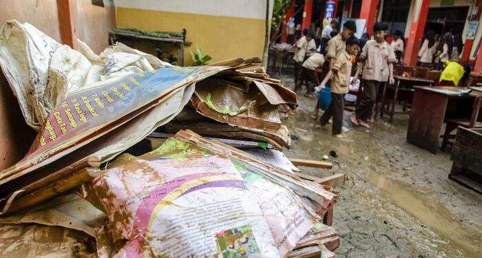 Banjir rusak fasilitas beberapa sekolah di bandung