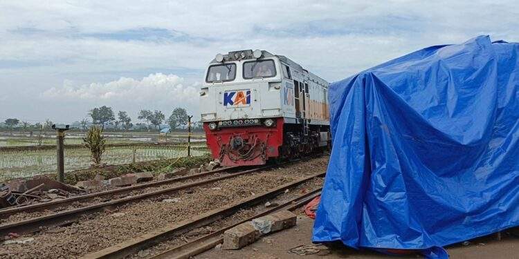 Jalur Ka Cicalengka Beroperasi Kembali Pasca Kecelakaan 7221