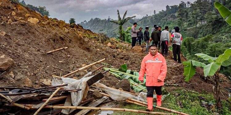 tanah longsor cisarua bandung barat