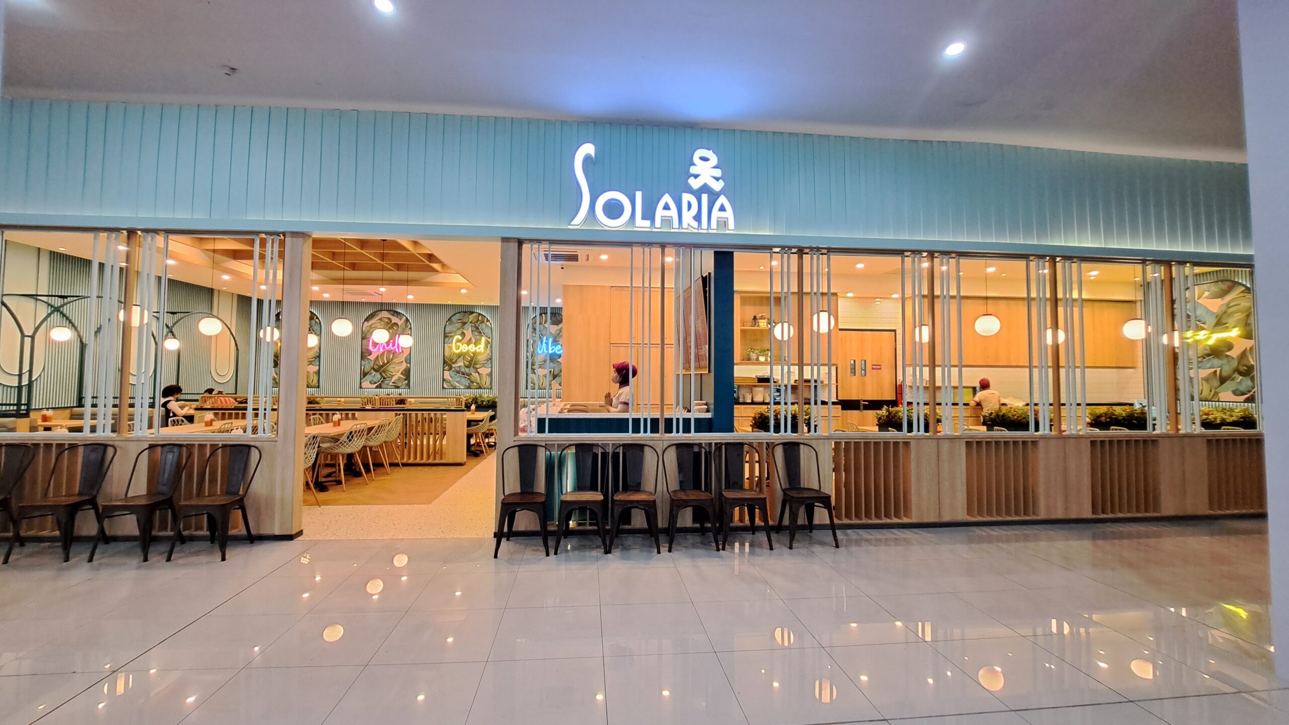 Solaria cabang Super Indo Dago Foto Solaria