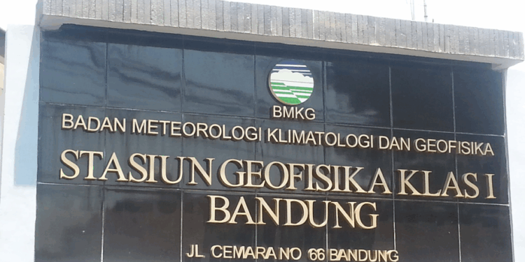 Peringatkan Cuaca Ekstrem di Bandung, Warga Diminta Tetap Waspada